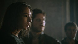 extant_GameOfThrones_3x04-KissedByFire_2315