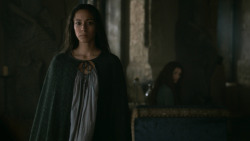extant_GameOfThrones_3x04-KissedByFire_2330