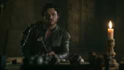 extant_GameOfThrones_3x04-KissedByFire_2352