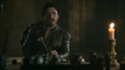 extant_GameOfThrones_3x04-KissedByFire_2355