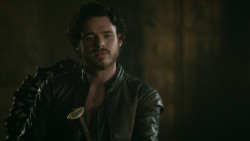 extant_GameOfThrones_3x04-KissedByFire_2365