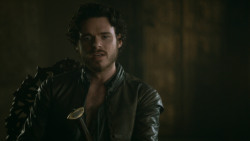 extant_GameOfThrones_3x04-KissedByFire_2367