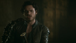 extant_GameOfThrones_3x04-KissedByFire_2372