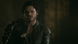 extant_GameOfThrones_3x04-KissedByFire_2373