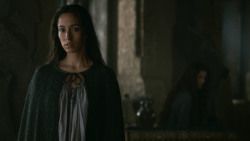 extant_GameOfThrones_3x04-KissedByFire_2378