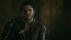 extant_GameOfThrones_3x04-KissedByFire_2382