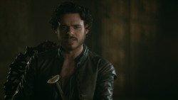 extant_GameOfThrones_3x04-KissedByFire_2384