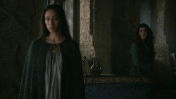 extant_GameOfThrones_3x04-KissedByFire_2387