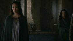 extant_GameOfThrones_3x04-KissedByFire_2389