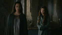 extant_GameOfThrones_3x04-KissedByFire_2393