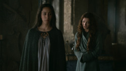 extant_GameOfThrones_3x04-KissedByFire_2395