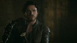 extant_GameOfThrones_3x04-KissedByFire_2404