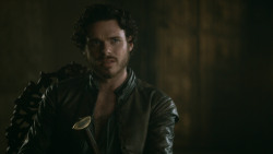 extant_GameOfThrones_3x04-KissedByFire_2405