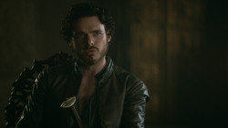 extant_GameOfThrones_3x04-KissedByFire_2406