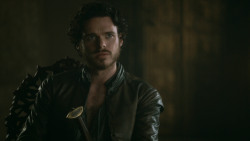 extant_GameOfThrones_3x04-KissedByFire_2407