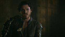 extant_GameOfThrones_3x04-KissedByFire_2411