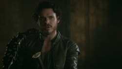 extant_GameOfThrones_3x04-KissedByFire_2412