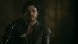 extant_GameOfThrones_3x04-KissedByFire_2423