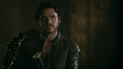 extant_GameOfThrones_3x04-KissedByFire_2424