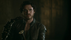 extant_GameOfThrones_3x04-KissedByFire_2425