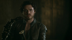 extant_GameOfThrones_3x04-KissedByFire_2431