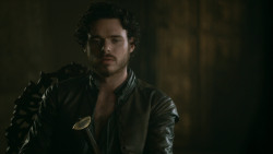 extant_GameOfThrones_3x04-KissedByFire_2432
