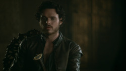 extant_GameOfThrones_3x04-KissedByFire_2433