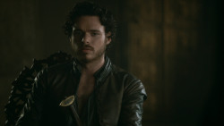 extant_GameOfThrones_3x04-KissedByFire_2434