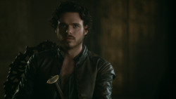extant_GameOfThrones_3x04-KissedByFire_2437