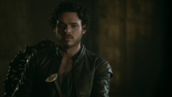 extant_GameOfThrones_3x04-KissedByFire_2438