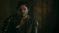 extant_GameOfThrones_3x04-KissedByFire_2445