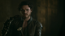extant_GameOfThrones_3x04-KissedByFire_2446