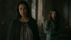 extant_GameOfThrones_3x04-KissedByFire_2450