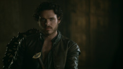 extant_GameOfThrones_3x04-KissedByFire_2452