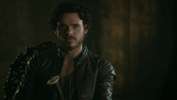 extant_GameOfThrones_3x04-KissedByFire_2456