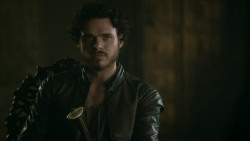 extant_GameOfThrones_3x04-KissedByFire_2457