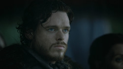 extant_GameOfThrones_3x04-KissedByFire_2474