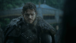 extant_GameOfThrones_3x04-KissedByFire_2582