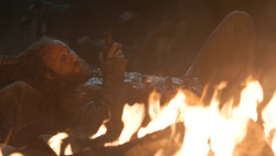 extant_GameOfThrones_3x04-KissedByFire_2653