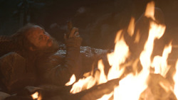 extant_GameOfThrones_3x04-KissedByFire_2654