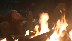 extant_GameOfThrones_3x04-KissedByFire_2657