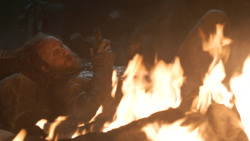 extant_GameOfThrones_3x04-KissedByFire_2658