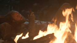 extant_GameOfThrones_3x04-KissedByFire_2666