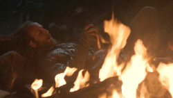 extant_GameOfThrones_3x04-KissedByFire_2674
