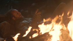extant_GameOfThrones_3x04-KissedByFire_2675