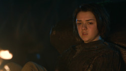 extant_GameOfThrones_3x04-KissedByFire_2676