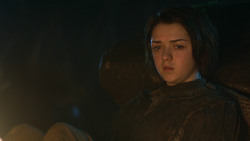 extant_GameOfThrones_3x04-KissedByFire_2677