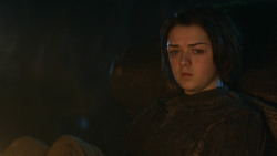 extant_GameOfThrones_3x04-KissedByFire_2679