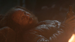 extant_GameOfThrones_3x04-KissedByFire_2682
