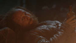 extant_GameOfThrones_3x04-KissedByFire_2683
